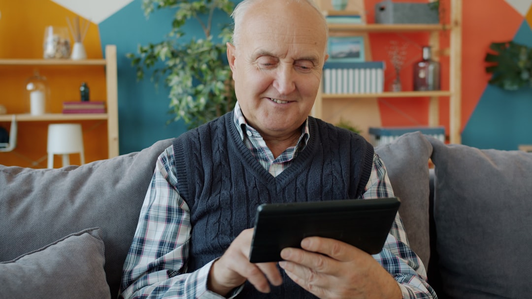 découvrez les services de banque en ligne spécialement conçus pour les seniors, alliant simplicité, sécurité et accessibilité pour gérer vos comptes facilement.