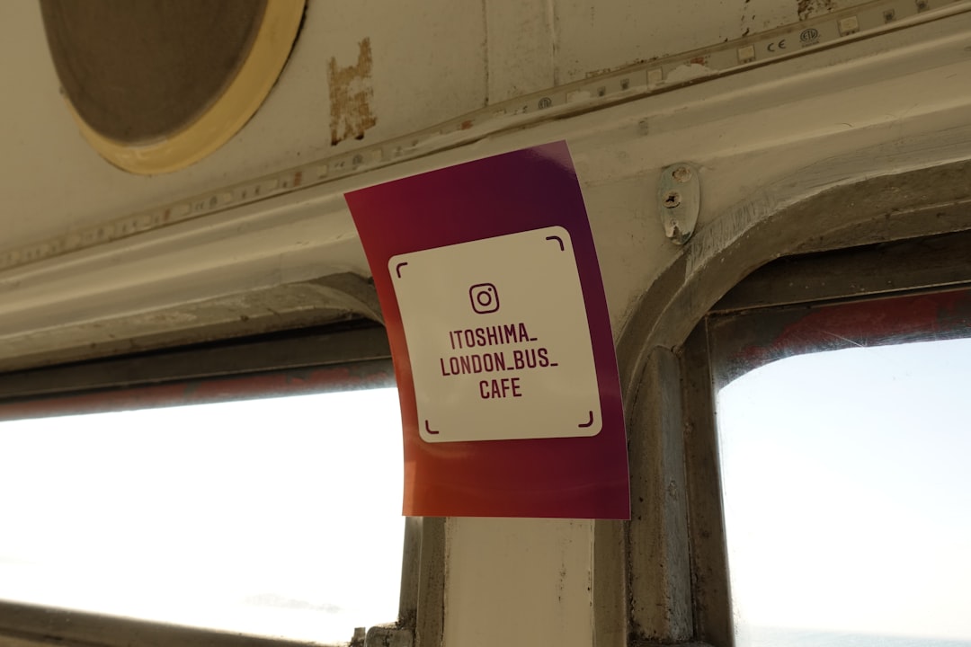 carte de réduction pour seniors sur les billets de train, offrant des tarifs avantageux pour voyager à moindre coût en france.