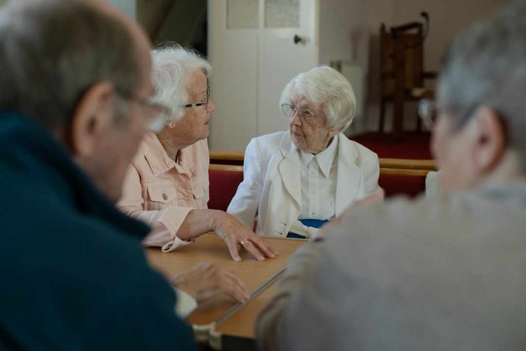 favoriser les liens sociaux pour les seniors veufs afin de rompre l'isolement et retrouver convivialité et soutien.
