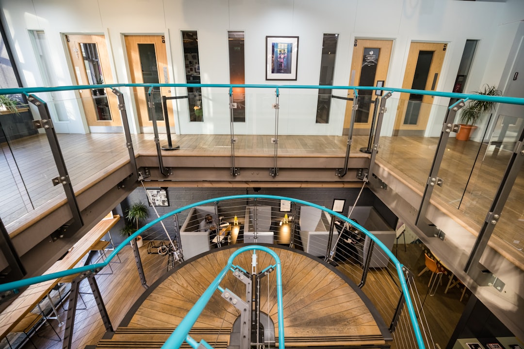 découvrez des musées accessibles à tous, offrant des expériences inclusives et adaptées pour un accès facilité aux personnes à mobilité réduite ou avec d'autres besoins spécifiques.