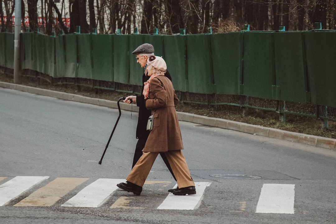 découvrez les bienfaits quotidiens de la marche pour les seniors : amélioration de la santé cardiovasculaire, renforcement musculaire, meilleure mobilité et bien-être mental.