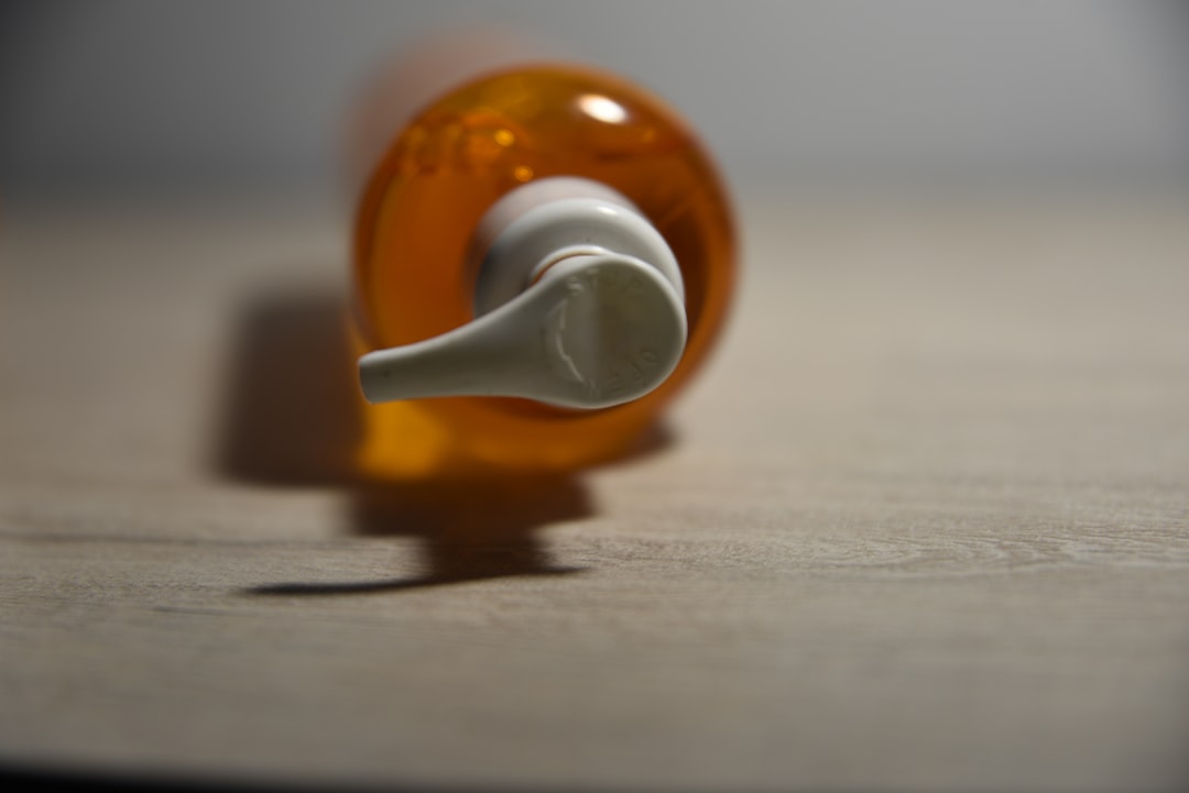 découvrez comment éliminer correctement vos médicaments pour protéger l'environnement et éviter les risques pour la santé.