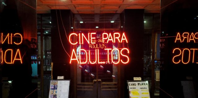 découvrez les réductions cinéma offertes aux seniors pour profiter des films à tarif avantageux. bénéficiez d'offres spéciales et de tarifs préférentiels dans de nombreux cinémas.