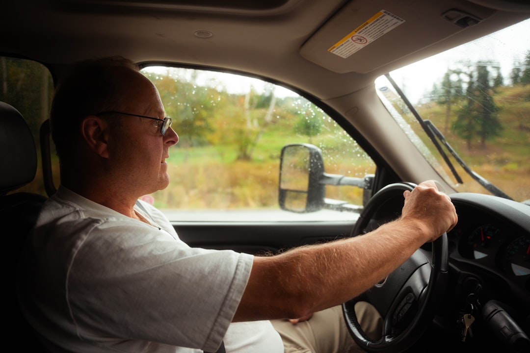 conseils et recommandations pour la sécurité routière des conducteurs seniors, afin de préserver leur autonomie et assurer une conduite responsable.