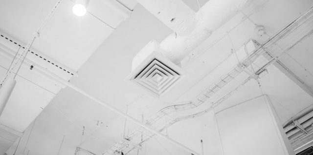 capteur de qualité de l'air intérieur pour surveiller et améliorer la santé de votre environnement domestique en temps réel.