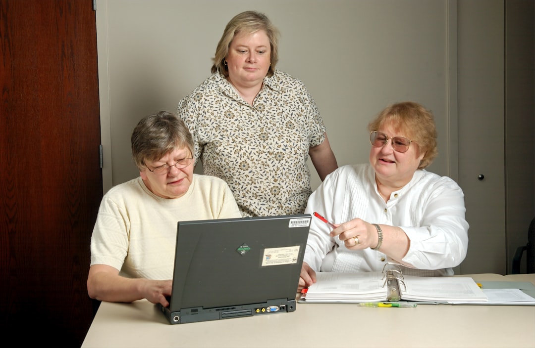 services de banque en ligne spécialement conçus pour les seniors, offrant simplicité, sécurité et assistance personnalisée pour gérer vos finances facilement.