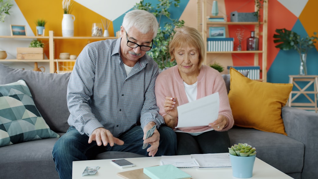 découvrez comment la fiscalité s'applique aux pensions de retraite et optimisez vos revenus pour une meilleure gestion financière après la retraite.