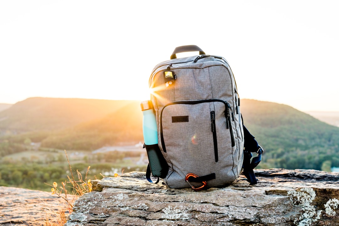 conseils de voyage en camping-car pour les débutants seniors : astuces pratiques pour un voyage confortable et réussi.