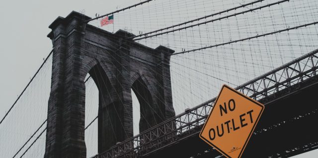 découvrez les règles essentielles du bridge pour jouer et gagner, que vous soyez débutant ou joueur confirmé.