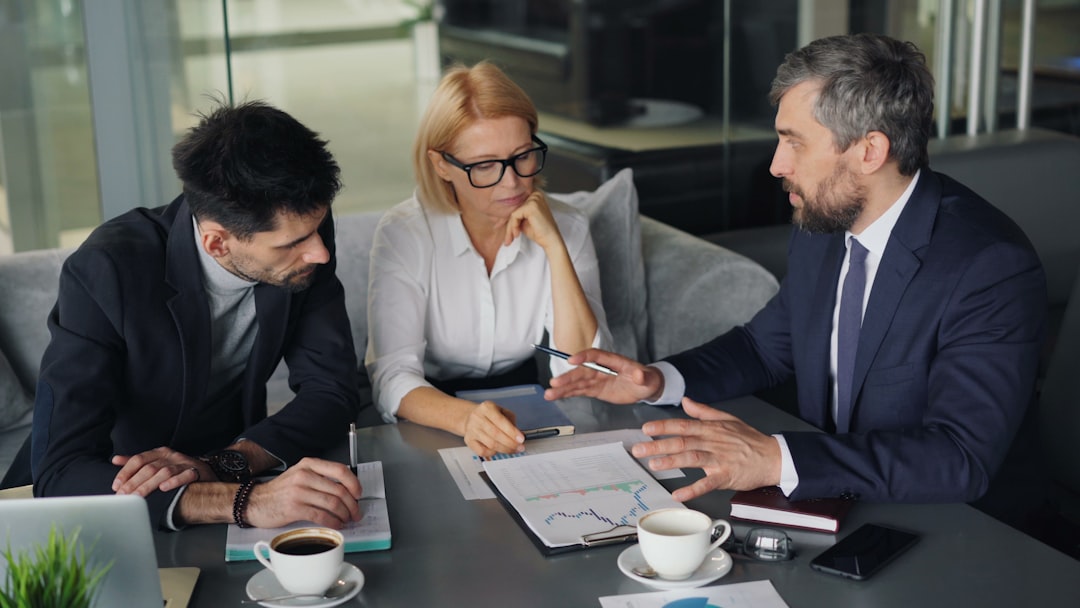 découvrez comment réussir la transmission de votre entreprise grâce à des conseils pratiques et des stratégies adaptées à la succession d'affaires.