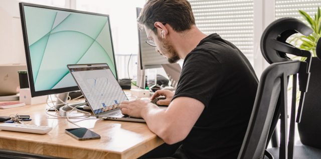 découvrez comment optimiser votre positionnement en tant que freelance pour attirer plus de clients et développer votre activité avec des stratégies efficaces et personnalisées.