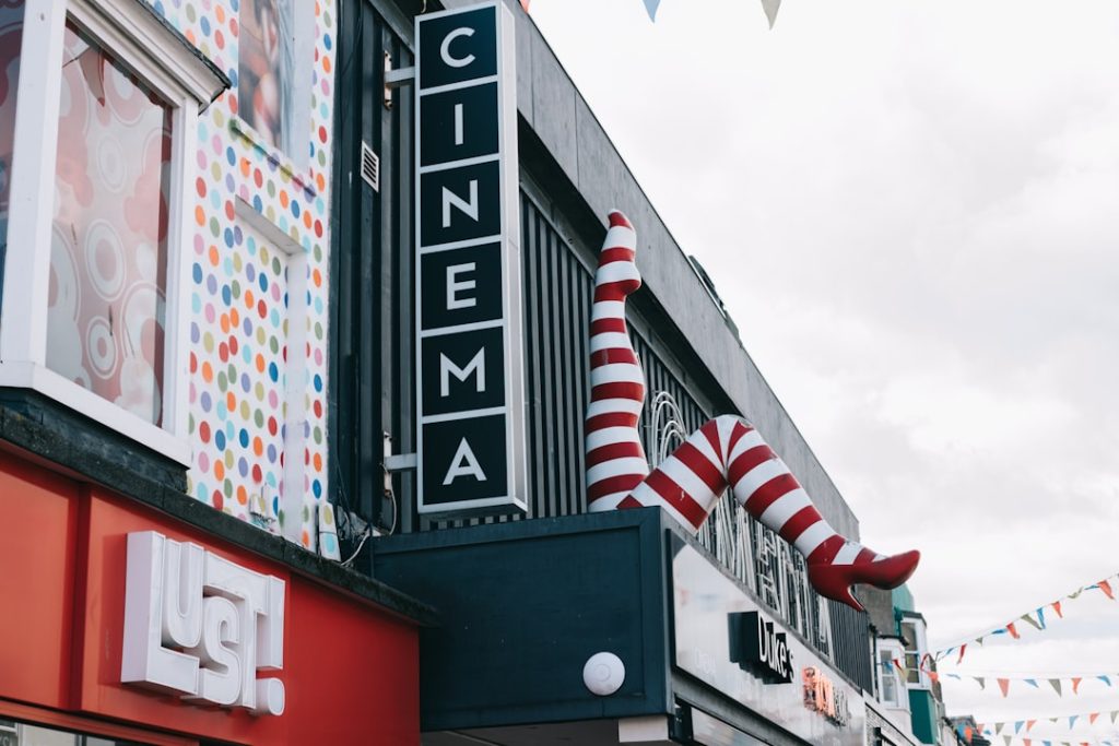 profitez de r&eacute;ductions sp&eacute;ciales pour les seniors au cin&eacute;ma et savourez vos films pr&eacute;f&eacute;r&eacute;s &agrave; tarif r&eacute;duit.