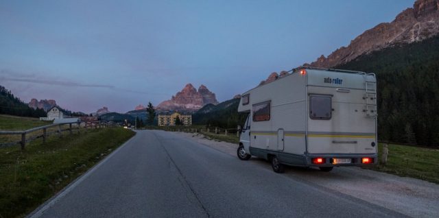 conseils de voyage en camping-car pour les seniors : astuces pratiques pour un confort optimal, sécurité et découverte en toute sérénité.