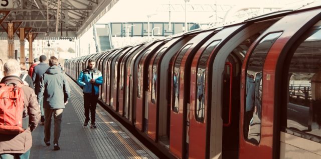 carte de réduction senior pour le train : profitez de tarifs avantageux et facilitez vos déplacements à moindre coût.