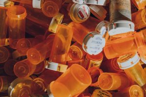 découvrez comment éliminer correctement les médicaments périmés pour protéger votre santé et l'environnement.