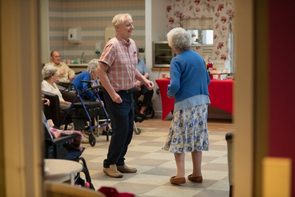 d&eacute;couvrez des exercices doux adapt&eacute;s aux articulations sensibles des seniors pour am&eacute;liorer la mobilit&eacute; et r&eacute;duire la douleur en toute s&eacute;curit&eacute;.