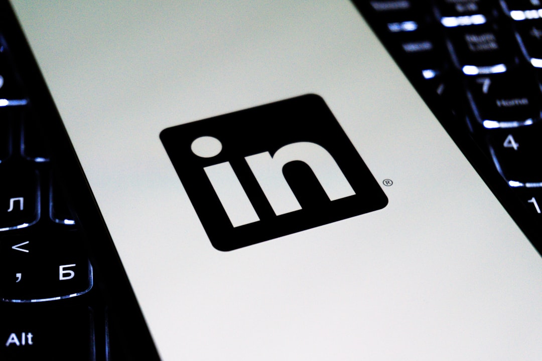 découvrez comment les seniors peuvent tirer parti du réseautage sur linkedin pour booster leur carrière, partager leur expérience et rester connectés au monde professionnel.