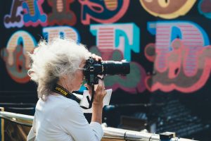 photographie pour seniors : capturez la beauté et l'élégance de chaque moment avec des portraits authentiques et intemporels.