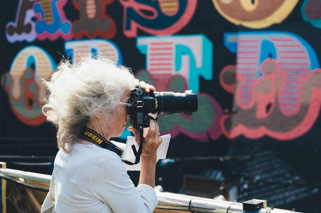 photographie pour seniors : capturez la beauté et l'élégance de chaque moment avec des portraits authentiques et intemporels.