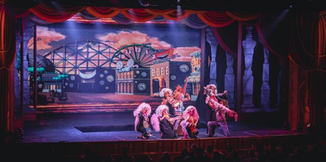 découvrez le théâtre amateur pour seniors : une activité enrichissante pour exprimer sa créativité, rencontrer d'autres passionnés et s'épanouir à tout âge.