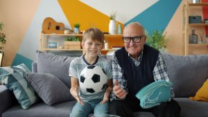 découvrez des activités créatives à faire à la maison pour grands-parents et petits-enfants, favorisant le lien intergénérationnel et le partage de moments joyeux.