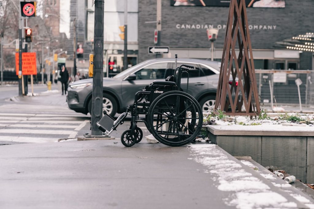 d&eacute;couvrez la carte d'inclusion mobilit&eacute;, con&ccedil;ue pour faciliter les d&eacute;placements des personnes &agrave; mobilit&eacute; r&eacute;duite en offrant un acc&egrave;s simplifi&eacute; et des avantages sp&eacute;cifiques.