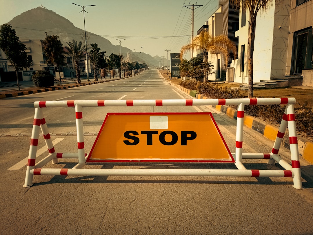 découvrez des conseils essentiels et des informations pratiques pour assurer votre sécurité routière et protéger tous les usagers de la route.